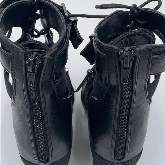 - Shoe Republic LA Blk Chelsea Chunky Ankle Booties - Picture 7 of 9